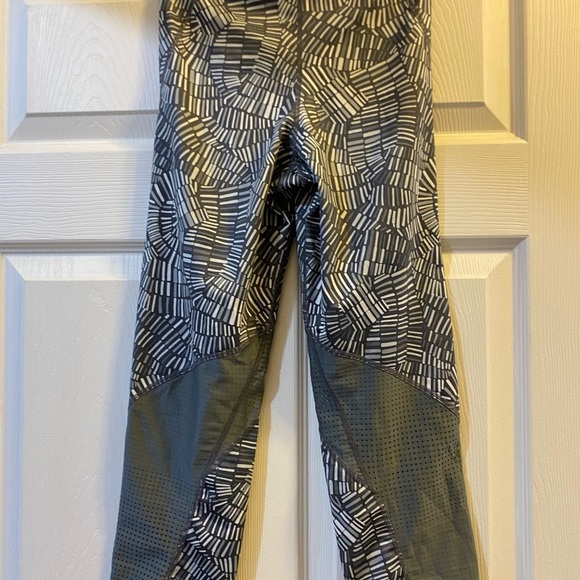 Nike Pro DRI-FIT Crop Leggings in Black and Gray - Picture 2 of 6